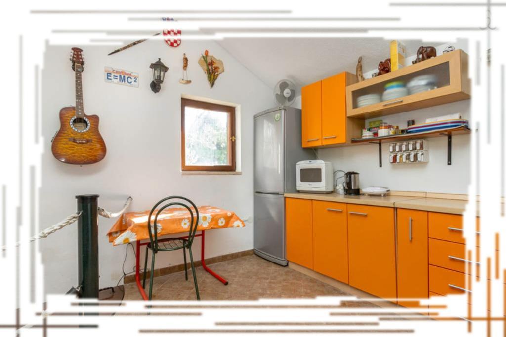 Hostel Oktarin Каштела Экстерьер фото