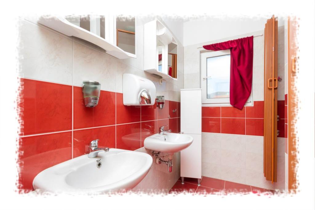 Hostel Oktarin Каштела Экстерьер фото